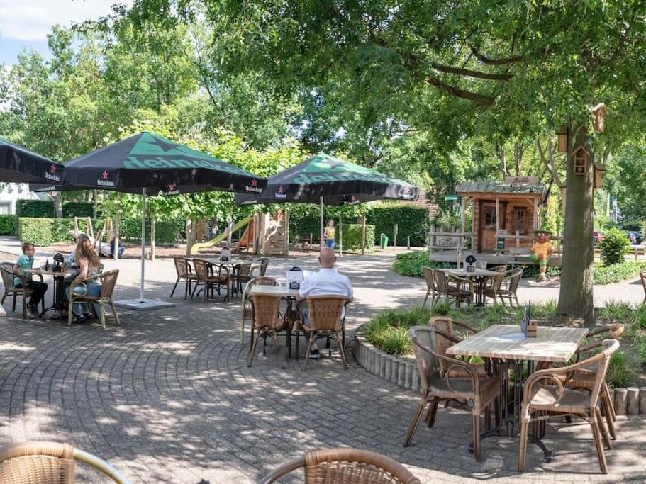 Vrijstaande Recreatievilla Met Ruime Omheinde Tuin Posterholt Exterior foto