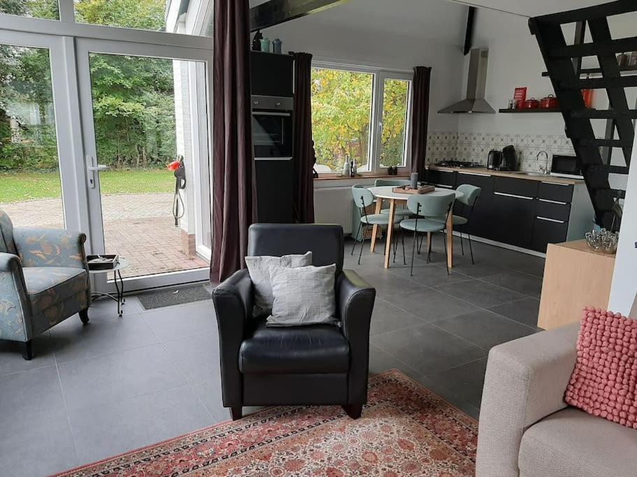 Vrijstaande Recreatievilla Met Ruime Omheinde Tuin Posterholt Exterior foto