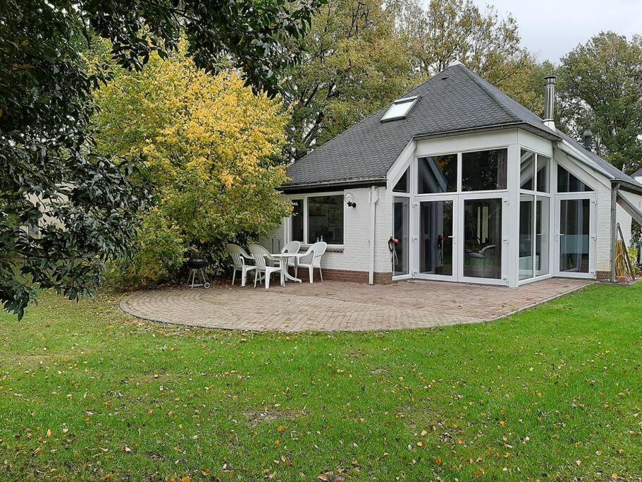 Vrijstaande Recreatievilla Met Ruime Omheinde Tuin Posterholt Exterior foto