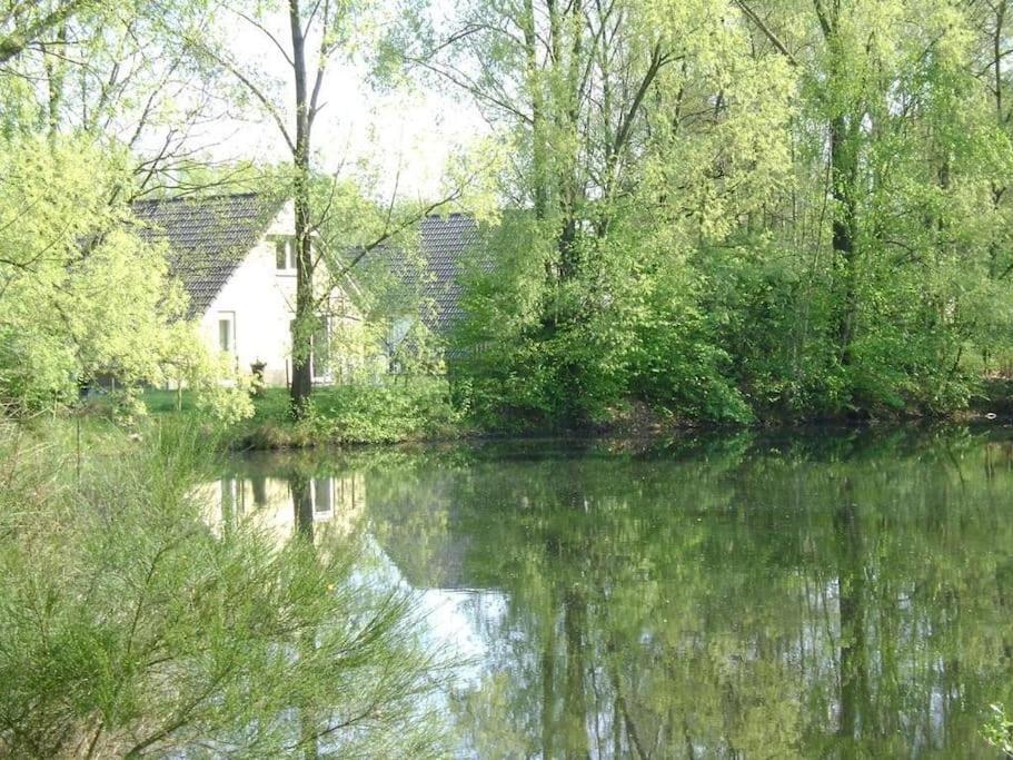 Vrijstaande Recreatievilla Met Ruime Omheinde Tuin Posterholt Exterior foto